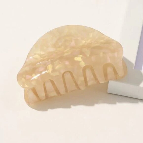 NWT Carly Champagne Marbled Hair Claw Clip - Picture 4 of 4